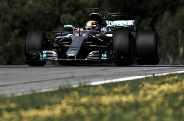 Hamilton y Mercedes empiezan arrasando en Austria