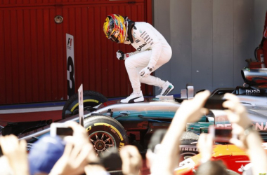 Hamilton vence na Espanha e diminui vantagem de Vettel no campeonato para 6 pontos
