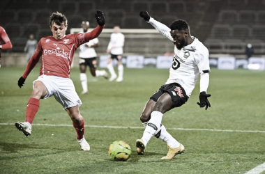 Com gol de Yilmaz, Lille supera Nimes em jogo fraco pela Ligue 1