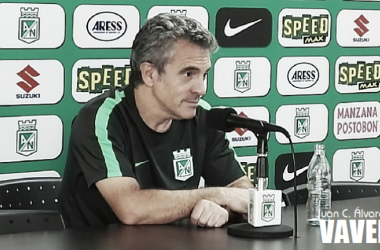 Juan Manuel Lillo: &quot;En el fútbol no se juega a tenerla sino a usarla&quot;