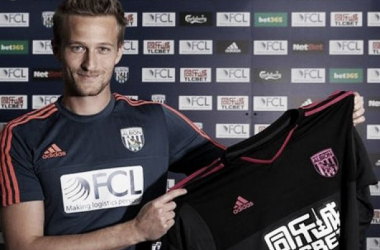 Anders Lindegaard leaves Manchester United on a free transfer to join West Brom