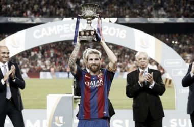 Messi alza su primer título como capitán