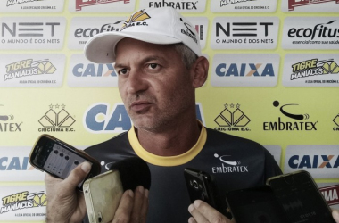 Treinador do Criciúma, Lisca lamenta derrota no clássico: "Tivemos chances"