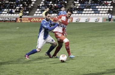 Intercambio de golpes en un partido vibrante en Lleida