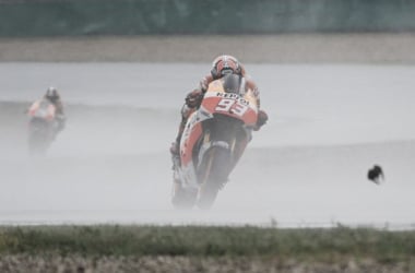 Primera jornada de pruebas para los pilotos de Honda protagonizada por la lluvia