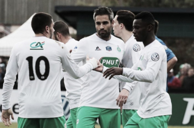 Saint-Etienne's Loic Perrin ruled out for a month