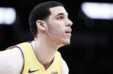 Lonzo Ball sufre una contusión en la rodilla