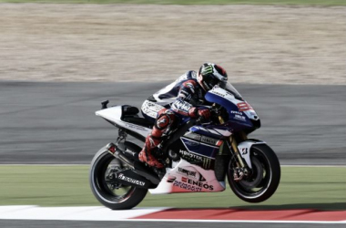 Jorge Lorenzo empieza dominando en Silverstone