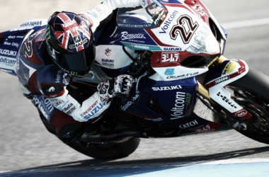 Alex Lowes toma el mando en Jerez