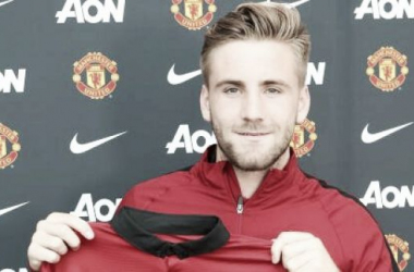 Manchester United announce the signing of Luke Shaw