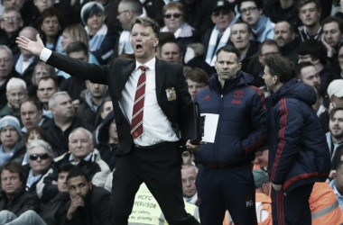 Report: Louis van Gaal to remain United manager; will have £80m to spend