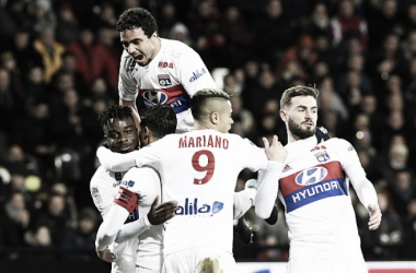 Com boa atuação coletiva, Lyon derrota Guingamp e assume vice-liderança da Ligue 1