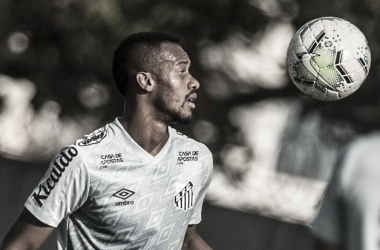 Santos
oficializa permanência de Copete após sete meses em treinamentos