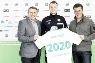 Wolfsburg announce Arnold extension