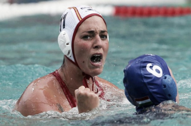 Las chicas del waterpolo ensayan en el alambre