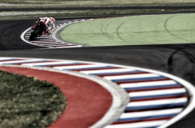 Marc Márquez da un puñetazo encima de la mesa