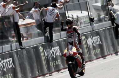 Marc Márquez domina antes de la lluvia