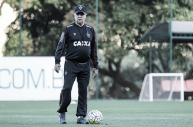 Marcelo Oliveira não descarta a possibilidade de improvisar diante do Grêmio