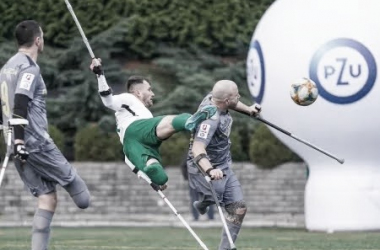 Marcin Oleksy, do futebol de amputados, vence o Prêmio Puskás de gol mais bonito do mundo