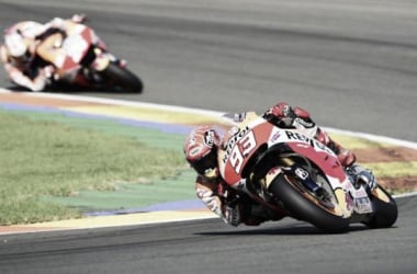 Test Valencia: caída y mejor tiempo para Marc Márquez