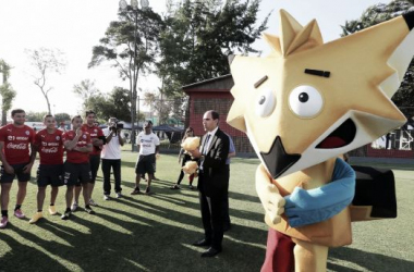 Presentados el balón y la mascota de Chile 2015