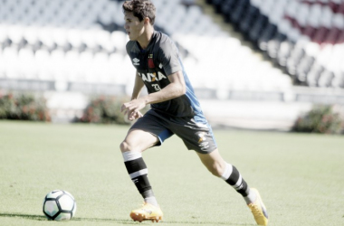 Em bom momento no Vasco, Mateus Vital projeta duelo contra o Grêmio