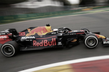 Libres 2: Max Verstappen manda mientras Ferrari se hunde