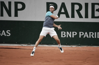 Roland Garros - Cecchinato show: è ai quarti con Djokovic. Bene Thiem, Zverev in rimonta