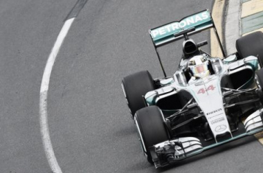 Australian Grand Prix - Qualifying: Lewis Hamilton takes pole as McLaren make up back row