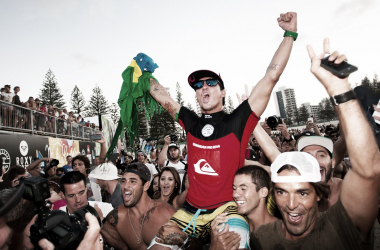 Recordar é viver: em 2014, Medina vira no fim e vence a etapa de Gold Coast