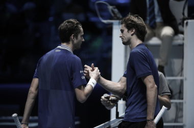 Atual campeão, Medvedev supera Zverev e se garante nas semis do ATP Finals