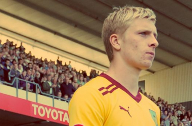 Ben Mee renueva con los clarets