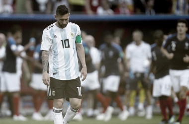 POCO HABITUAL. Messi y el recordado falso "nueve" en el último registro ante Francia en el Mundial 2018. Foto: Web
