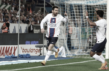 FLOTÓ LA LAMPARA. Messi abrió el camino para un nuevo título del PSG. Foto: Web