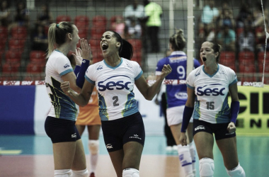Arrasador, Sesc-RJ se impõe e vence Camponesa/Minas pela semifinal da Superliga Feminina