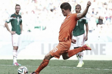 Huntelaar y Sneijder hunden a México en el descuento