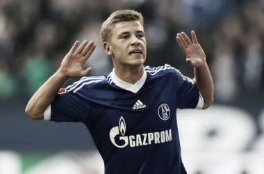 Super Schalke overcome stubborn Frankfurt