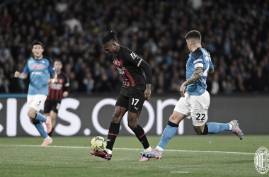 Com dois de Rafael Leão, Milan goleia Napoli fora de casa