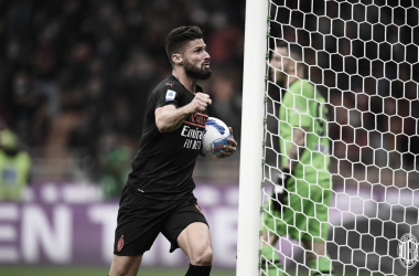 Milan consegue vitória emocionante contra Verona e assume liderança da Serie A