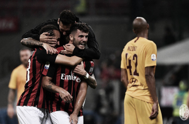 Cutrone marca nos acréscimos, Milan bate Roma e consegue primeira vitória na Serie A