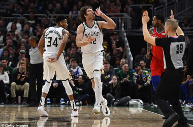 Milwaukee Bucks become the first team to clinch playoff spot