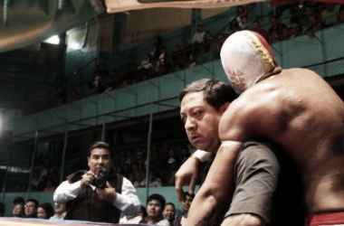 Místico terminó con hombro luxado, pero triunfante en la Arena Puebla