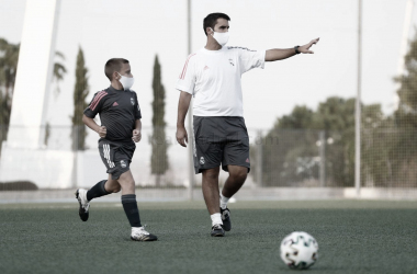 Álvaro Barral orquesta el primer triunfo en Liga del Alevín B