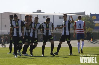 Un intenso Cartagena frena la racha del Granada B