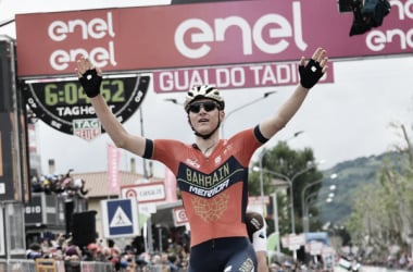 Giro d'Italia, a Gualdo Tadino vince Mohoric. Crolla Chaves