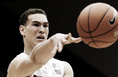 Dallas vuelve a incluir a Dwight Powell en el equipo