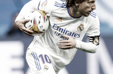 Modric recogiendo el balón tras el 1-2 I Imagen: Real Madrid