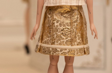 La vida plástica, es fantástica: Moschino y su nuevo desfile con muñecas como modelo