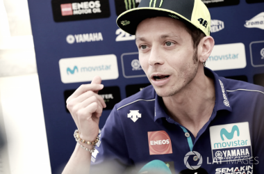 Valentino Rossi: &quot;Con el polvo que hay en la recta de atrás es como rodar en el Ranch&quot;