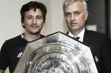 Jose Mourinho: &quot;Dedico este trofeo a Louis van Gaal&quot;